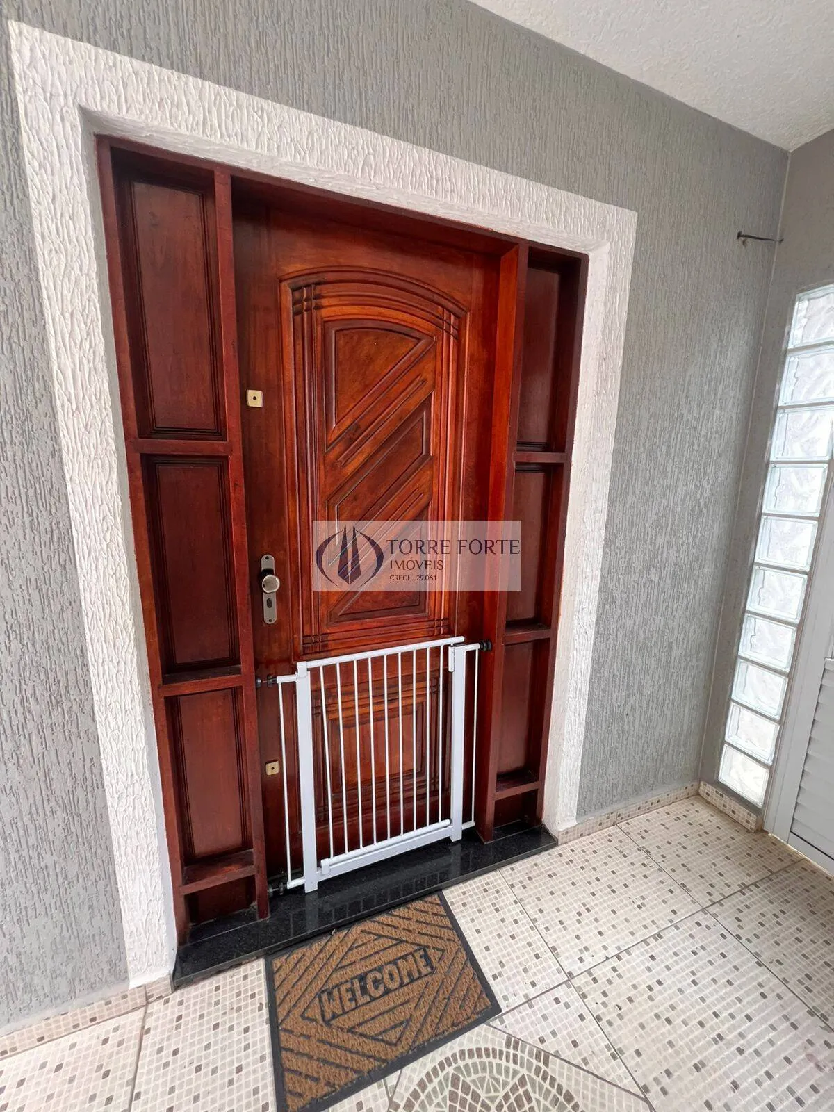 Imagem Linda casa estilo sobrado com 3 dormitórios e 3 vagas na Vila Salete
