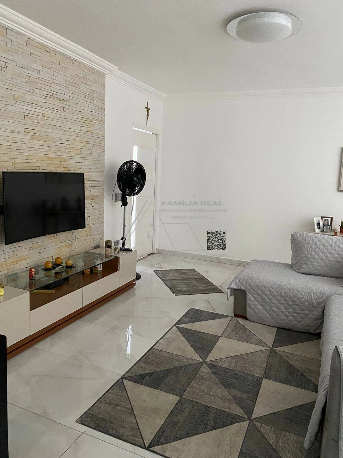 Imagem CASA ASSOBRADADA COM COMERCIO, PARA VENDA, NA CHÁCARA SANTO ANTÔNIO.
