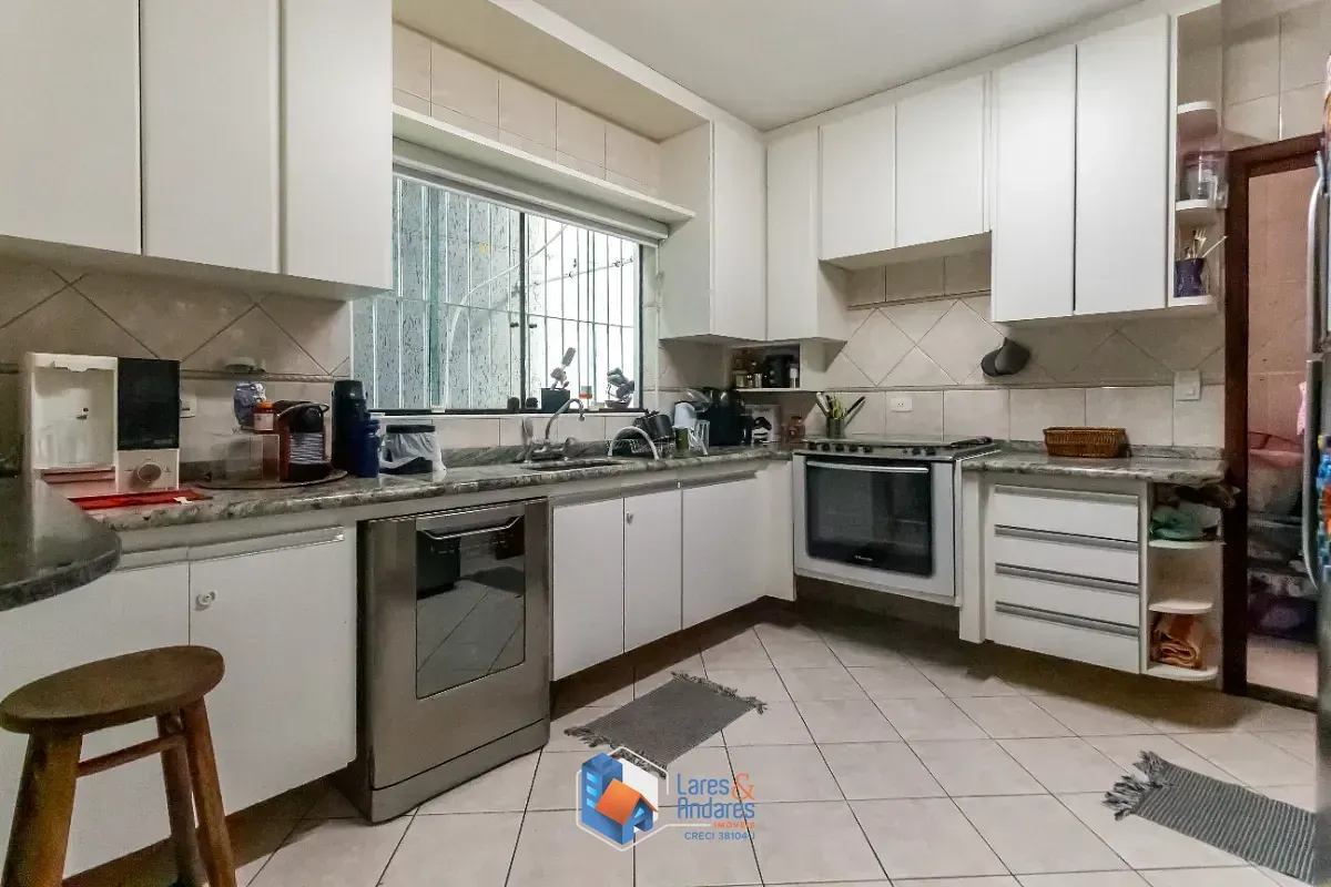 Imagem Sobrado para venda em Parque São Domingos com 3 quartos, sendo 3 suítes, 190m²