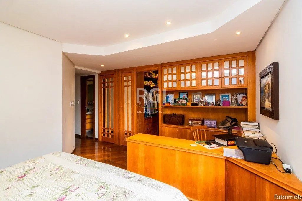 Imagem Cobertura para Venda - 248.34m², 3 dormitórios, sendo 1 suites, 3 vagas - Petrópolis