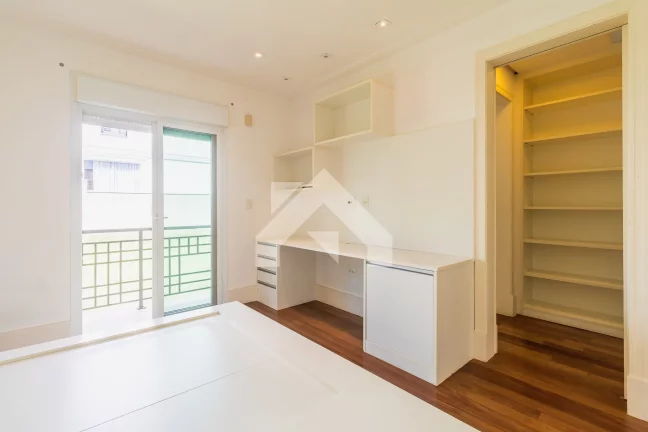 Imagem Casa de Condomínio em Tamboré - Santana de Parnaíba