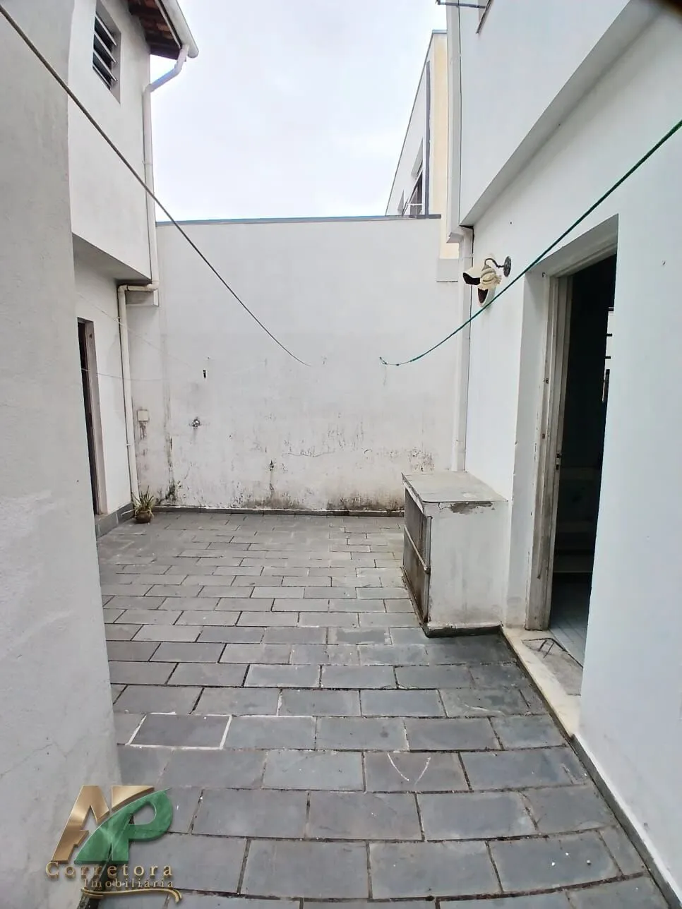 Imagem Casa à Venda em Santo Amaro: 3 Dorms (1 Suíte) + Edícula | Oportunidade Única!