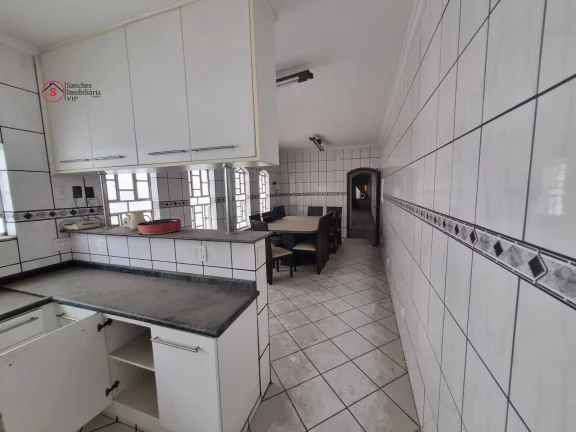 Imagem Ótimo sobrado, com 350 m de área construída, com 3 dormitórios sendo 1 suíte