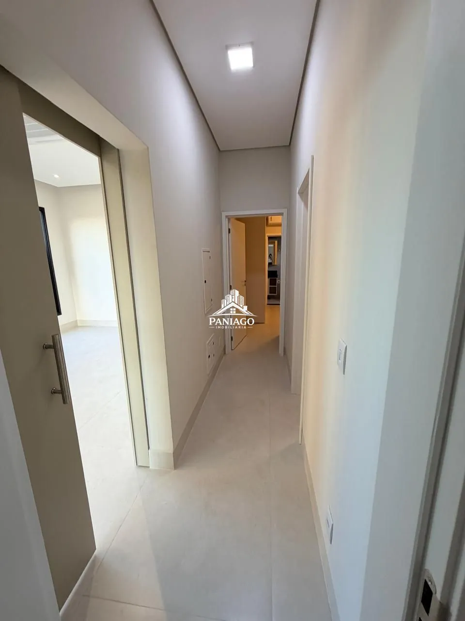 Imagem Casa Nova com 3 Suítes e Piscina à Venda no Condomínio Brisas