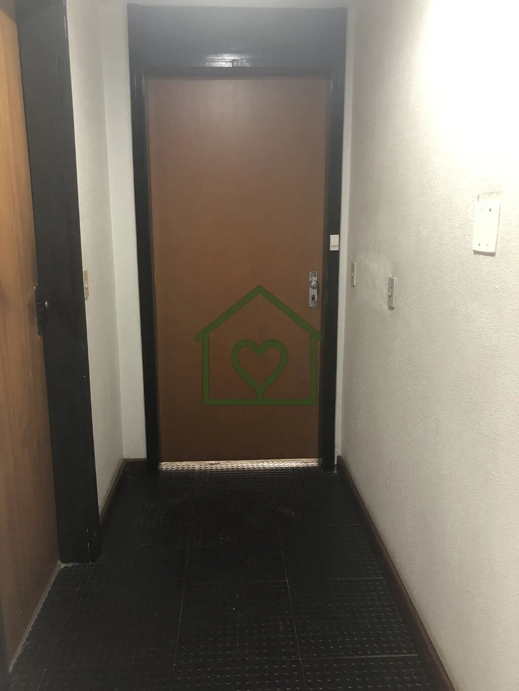 Imagem Sala comercial desocupada, com vista para o Guaíba, localização privilegiada, com 36 m² de área...