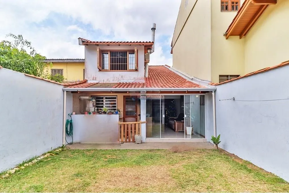 Imagem Casa térrea com 2 dormitórios, lavabo, espaço gourmet e 2 vagas.