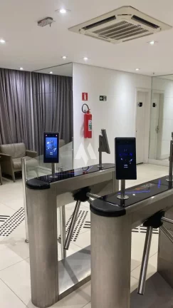 Imagem Sala Comercial pronta para uso em andar alto com vaga de garagem!