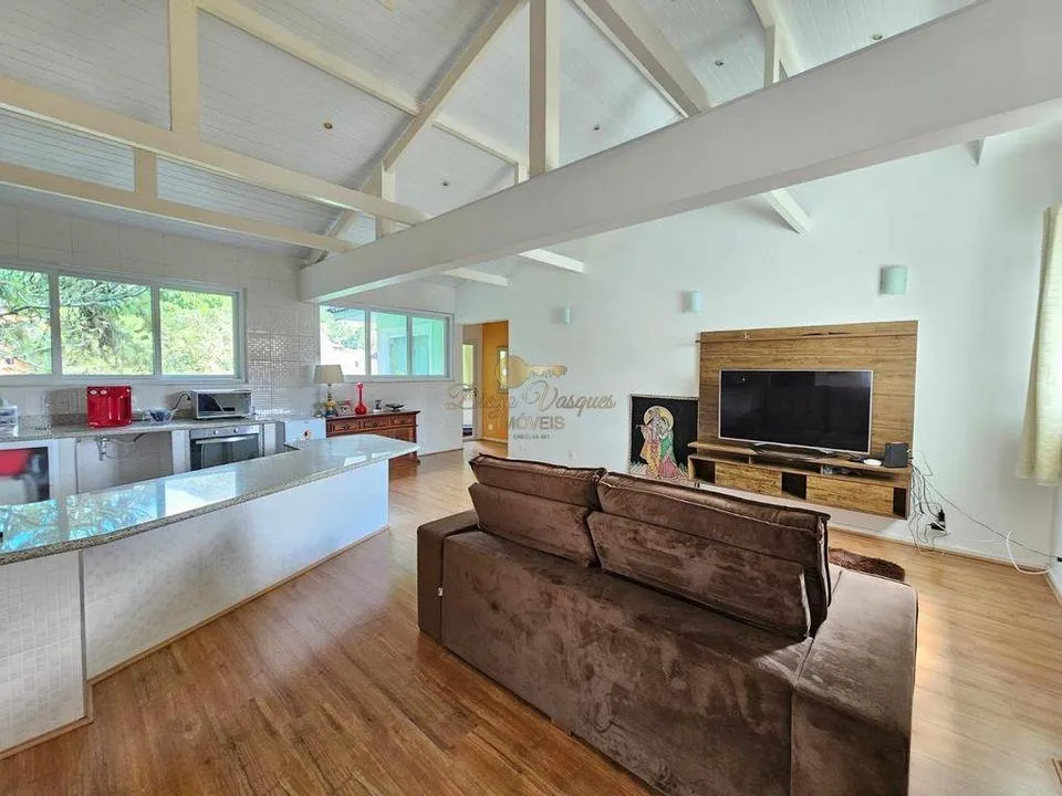 Imagem Casa em Condomínio para Venda em Teresópolis / RJ no bairro Comary