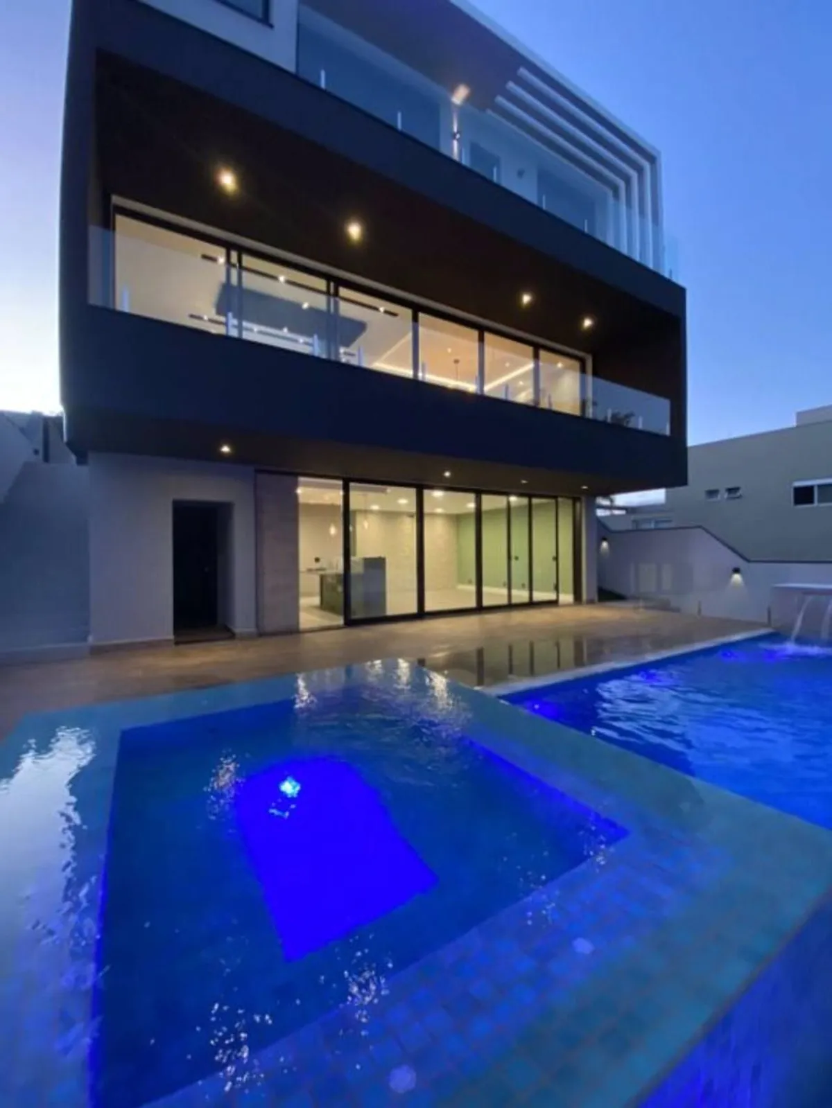 Imagem Casa Triplex no Condomínio Alphaville Nova Esplanada 1