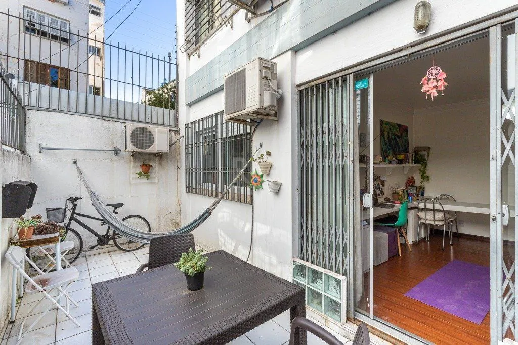 Imagem Apartamento térreo com pátio de 1 dormitório no bairro Santa Cecilia