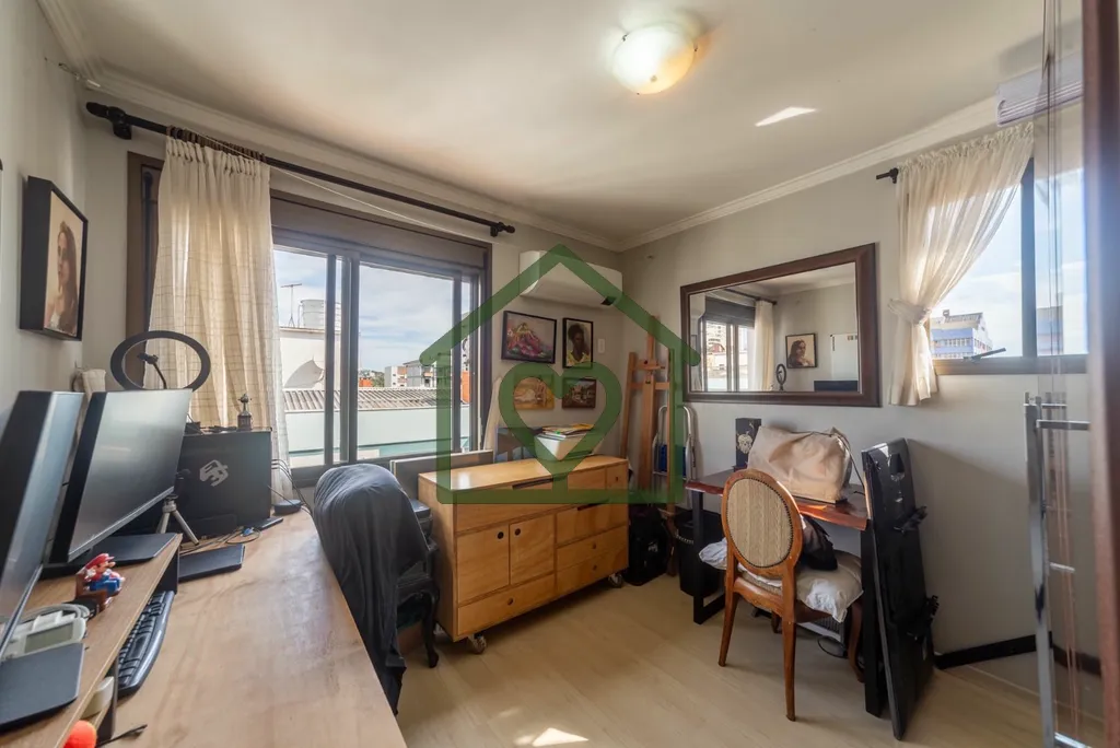 Imagem Excelente apartamento no bairro Menino Deus com 2 dormitórios, sendo 1 suíte. Possui living para 2...