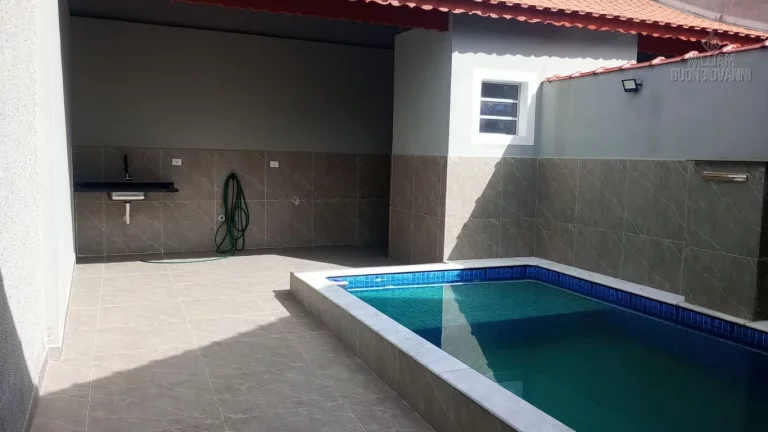 Imagem Casa à Venda - Mongaguá | 3 Dormitórios + Piscina | R$ 379.000