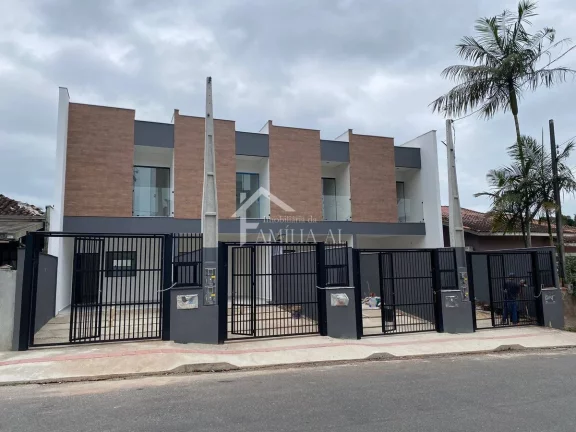 Geminado no Bairro Iririú com 113m²