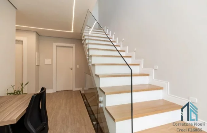 Imagem Casa em Condomínio, 03 quartos c/suíte, Ático c/área Gourmet, no Santa Cândida em Curitiba PR