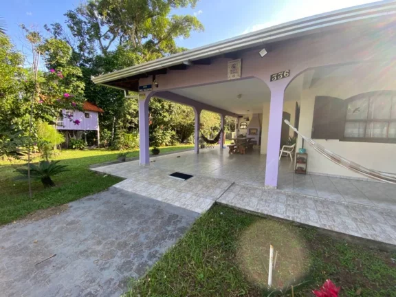 Imagem CASA COM AMPLO TERRENO, 3 QUARTOS, CENTRO