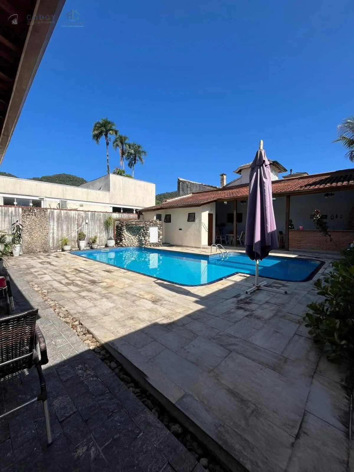 Imagem Excelente para Temporada: Casa com Piscina em Condomínio Seguro e Tranquilo