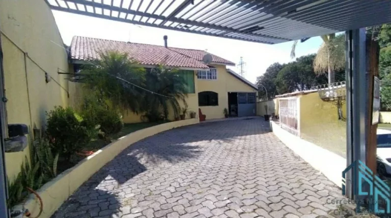 Imagem (PERMUTA) Casa a venda Semi mobiliada, 03 quartos, 04 vagas, churrasqueira no Boqueirão em Curitiba PR