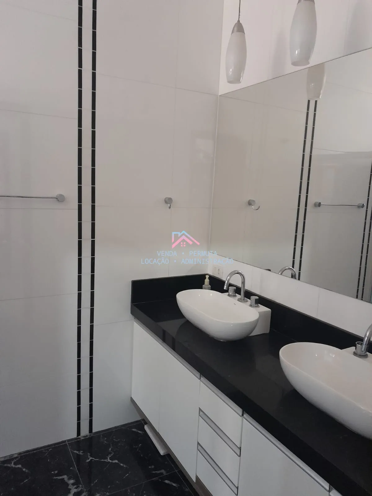 Imagem Casa em Alto Padrão Vista Verde Bairro Caxambu - 504 m2 de área útil com 4 dormitórios - Jundiaí - S