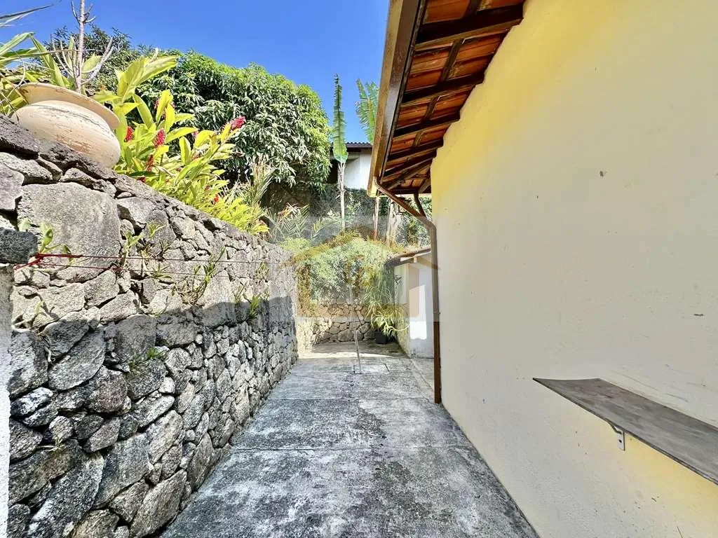 Imagem Rústica, TÉRREA em 4 lotes (1.880m²), 5 dormitórios / 3 suítes, piscina!
