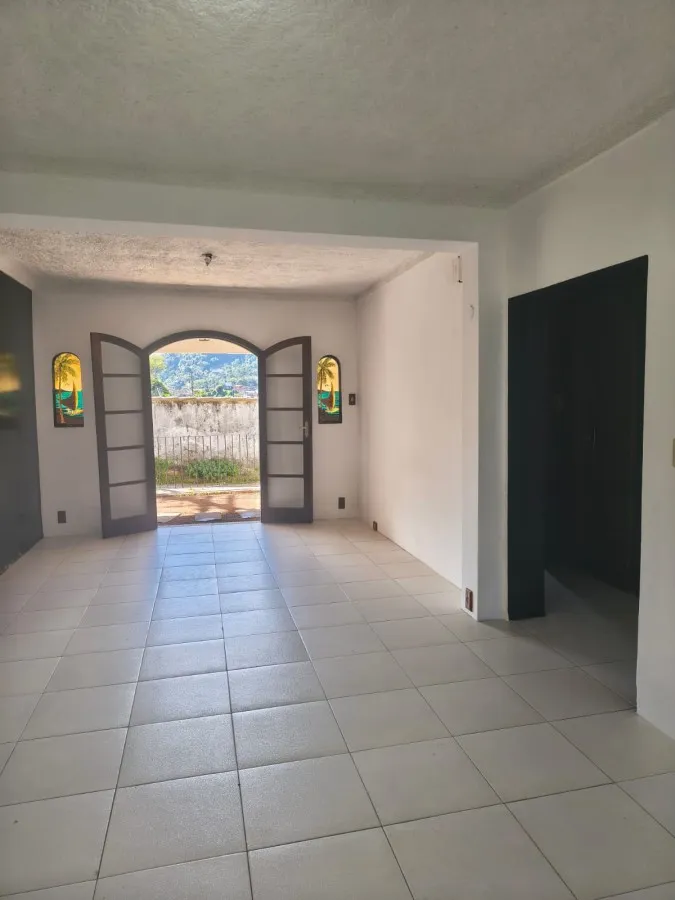 Imagem Casa para Venda em Petrópolis / RJ no bairro Alto da Serra