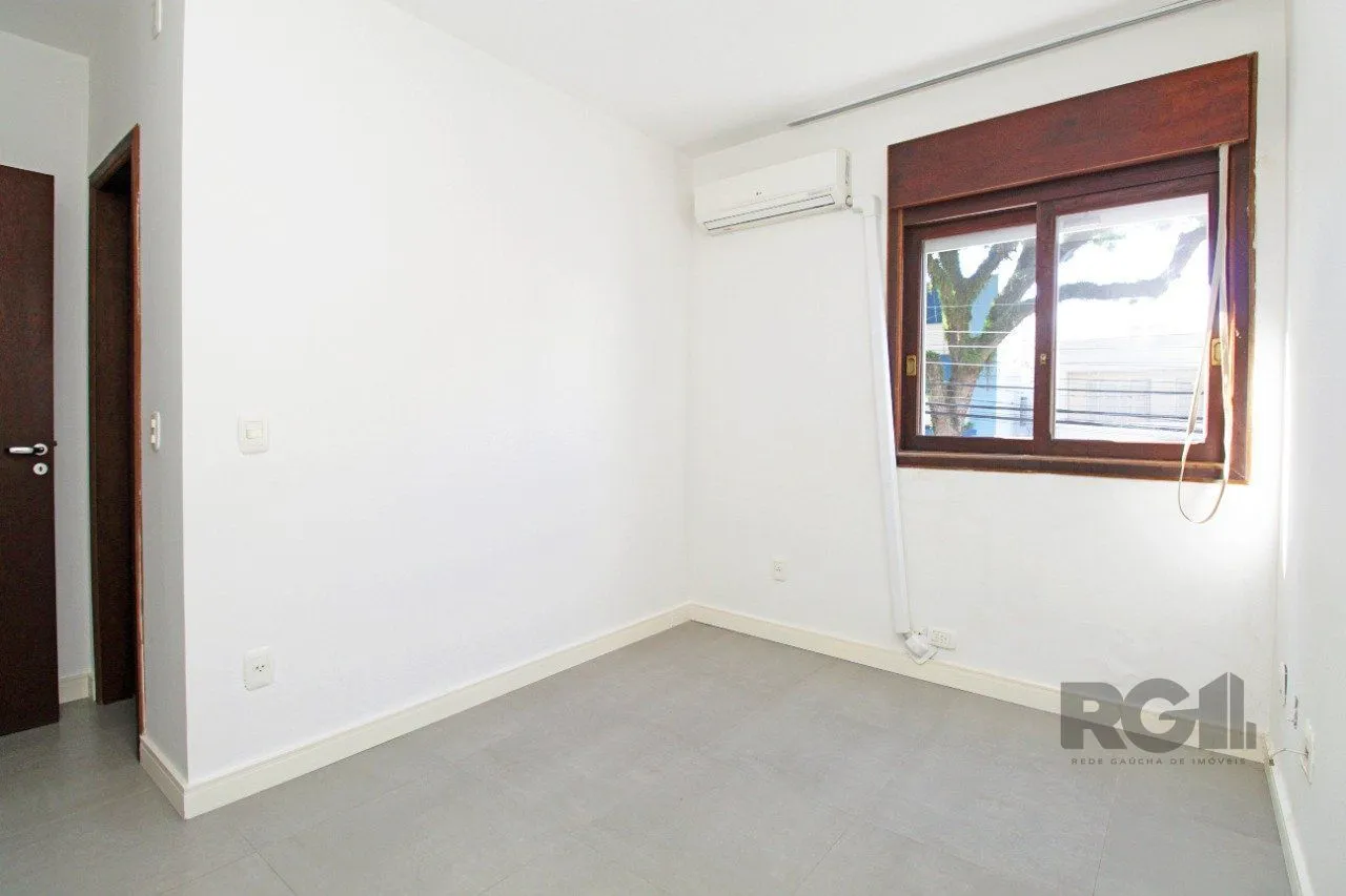 Imagem Apartamento de 2 dormitórios e 1 vaga de garagem no bairro Santana em PoA
