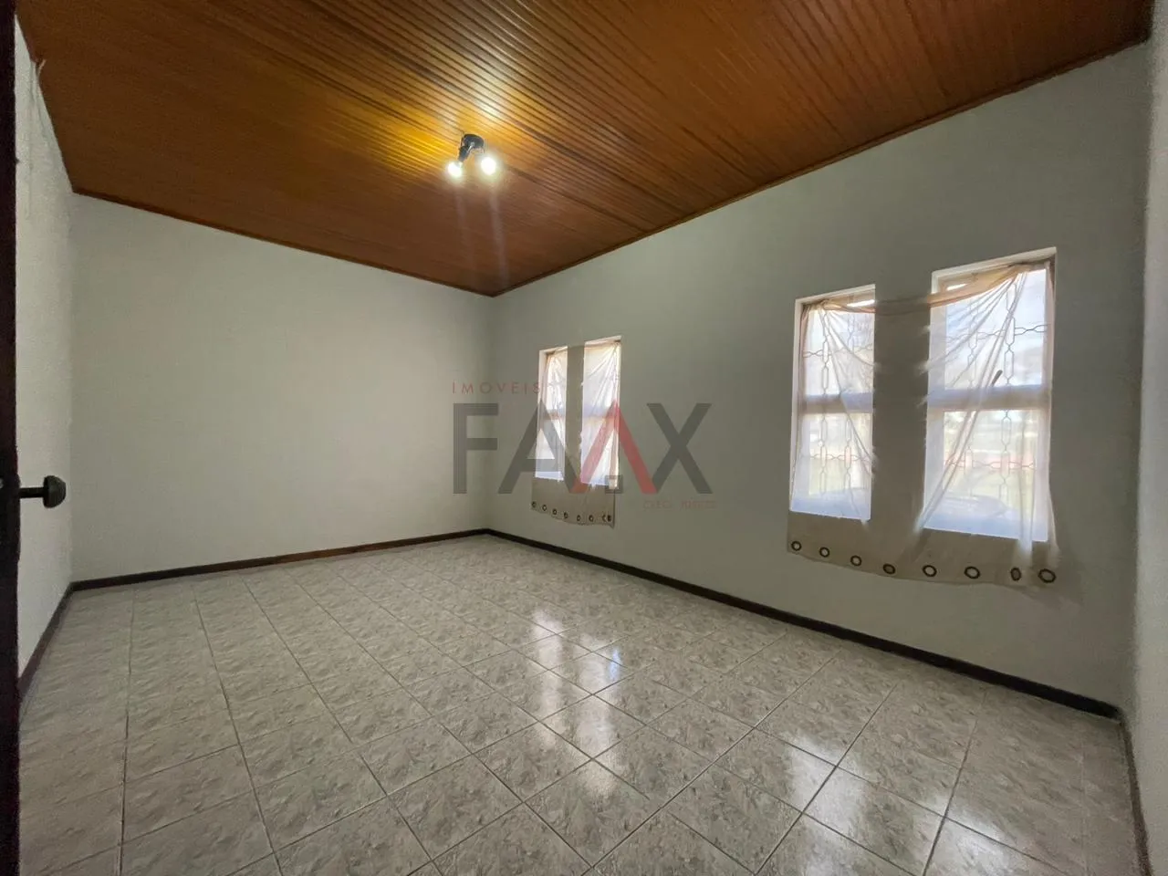 Imagem Oportunidade Única Casa com Barracão à Venda, CENTRO, GUARAPUAVA - PR