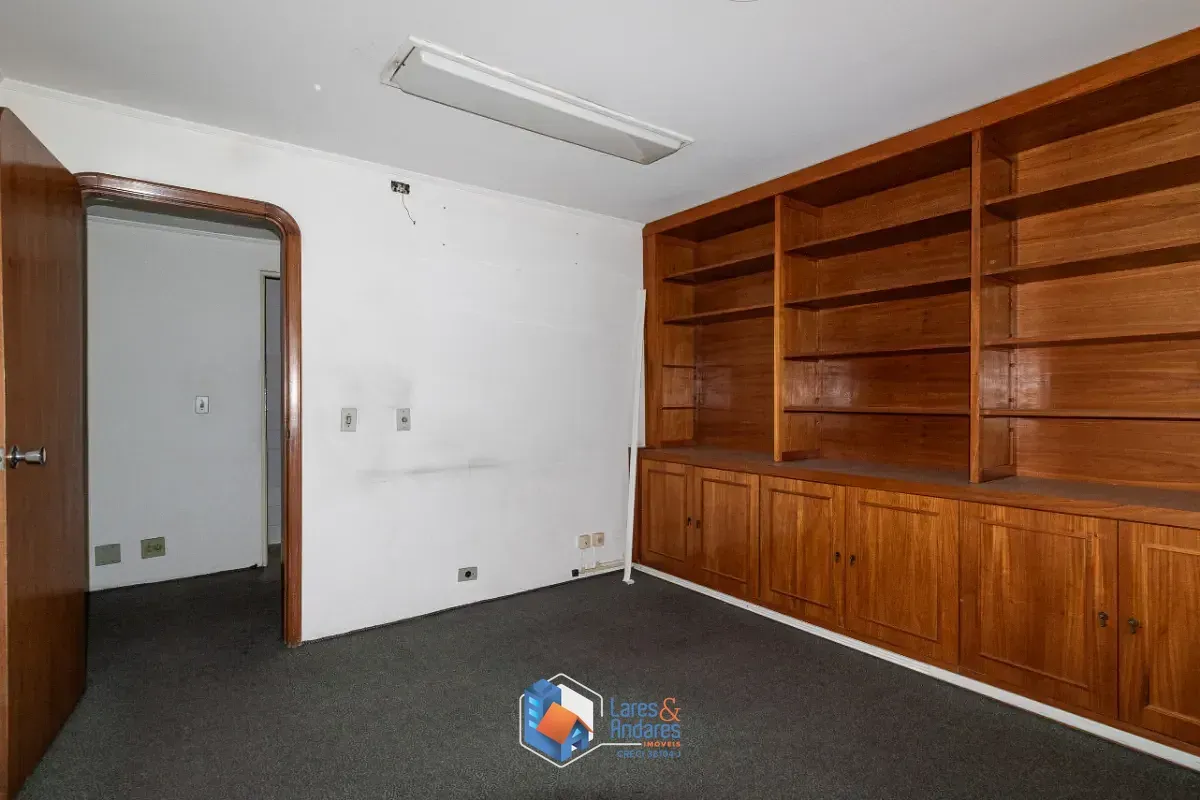 Imagem Conjunto comercial para venda em Liberdade, 276m²