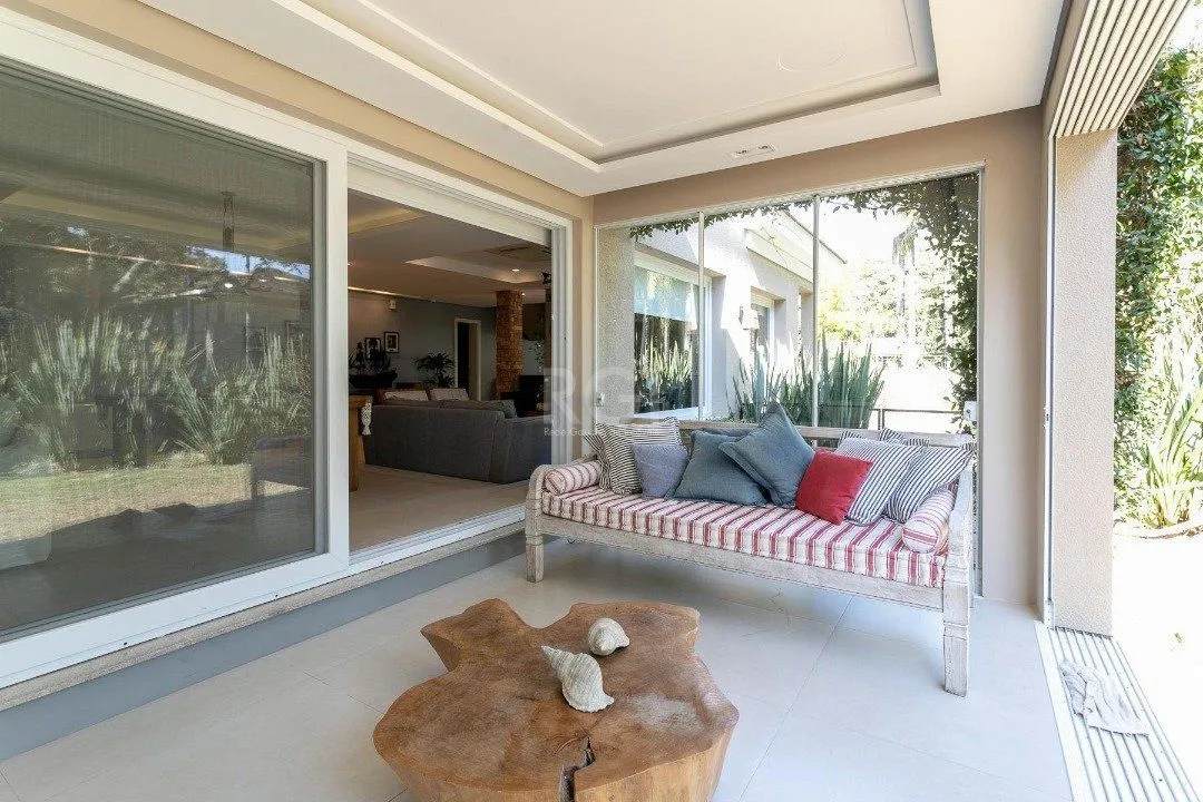 Imagem Casa Condominio para Venda - 588.62m², 4 dormitórios, sendo 4 suites, 5 vagas - Pedra Redonda
