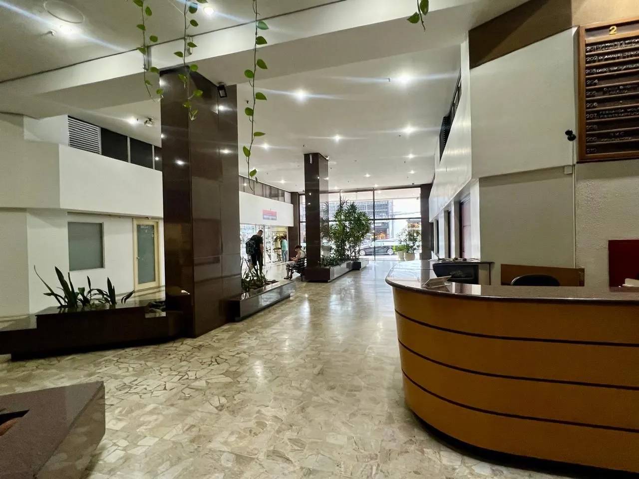 Imagem Clínica Odontológica mobiliada e equipada, 38 m2 com 2 vagas individuais na Av. Vinte e Quatro de Outubro