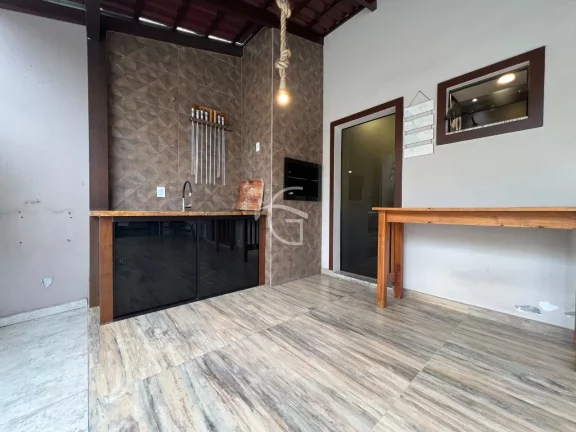 Imagem Venha se encantar com esta incrível casa localizada no prestigiado bairro Vila Nova, em Joinville.