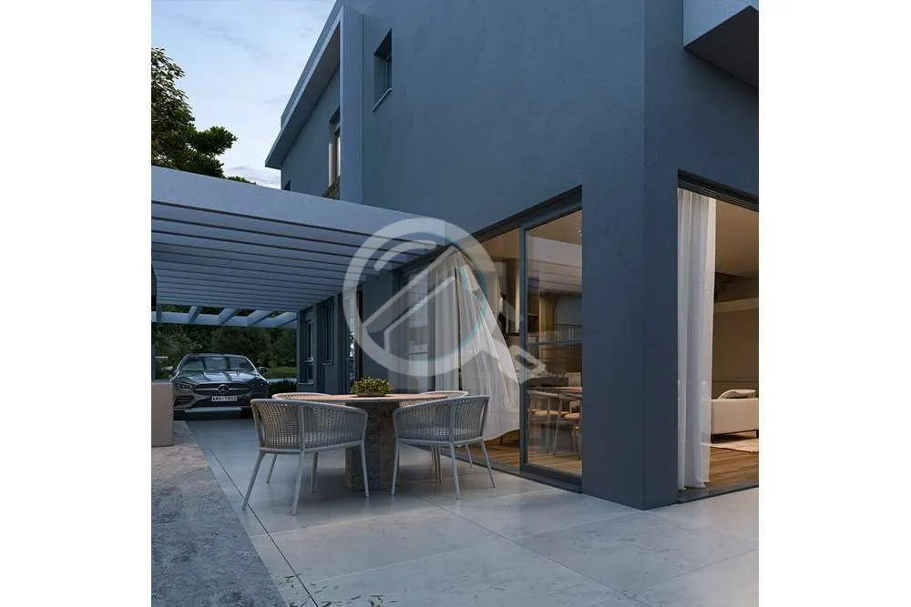 Imagem Já pensou em morar na única Casa de Alto Padrão em Condomínio Fechado disponível no bairro Petr...