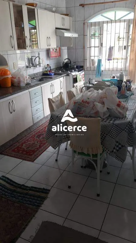 Imagem Casa à venda com 6 quartos 2 suítes, 250m² em Praia Comprida São José
