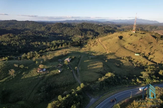 Imagem Chácara com 02 casas bem localizada, apenas 70km de Curitiba em Campina Grande do Sul PR