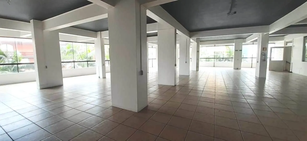 Imagem Sala comercial à venda em Torres, Centro, 382m2