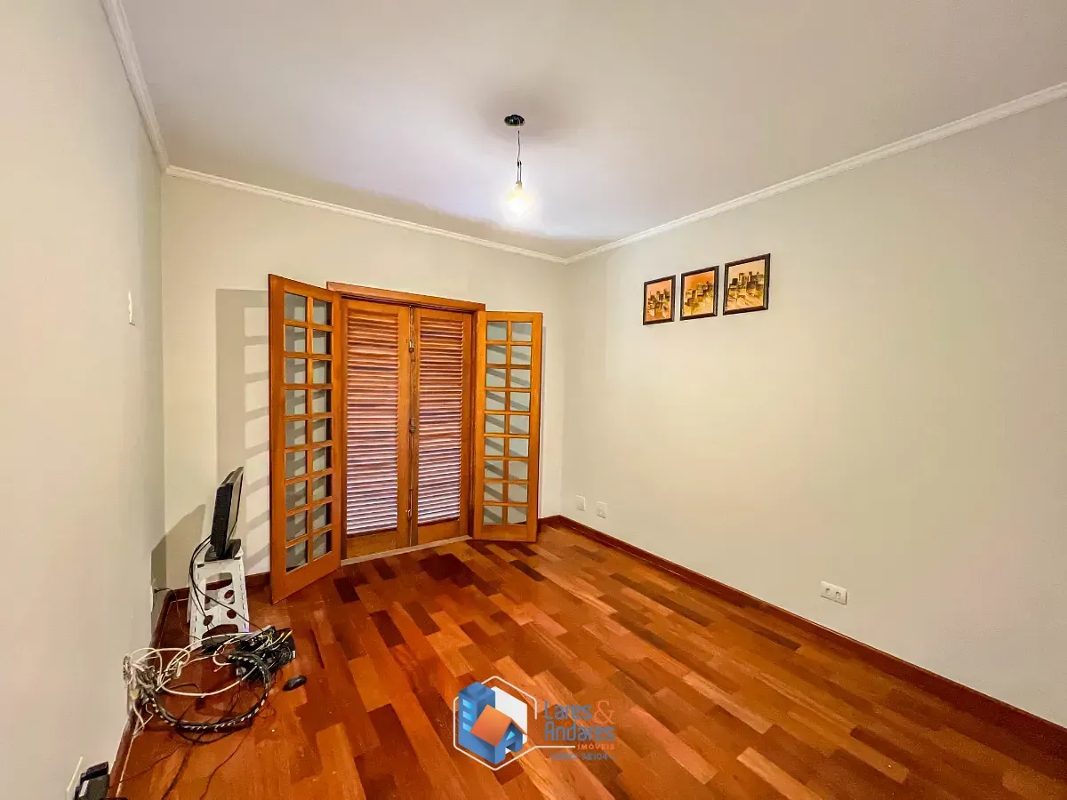 Imagem Sobrado para venda em Jardim Paraíso com 4 quartos, sendo 1 suíte, 218m²