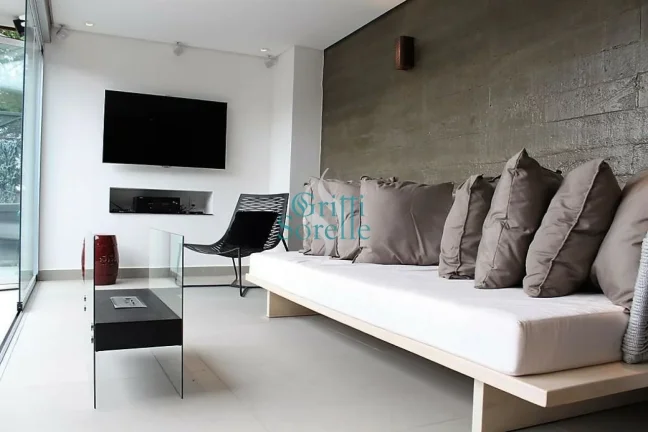 Imagem Luxuosa Casa/Sobrado à Venda em Moema - São Paulo/SP.