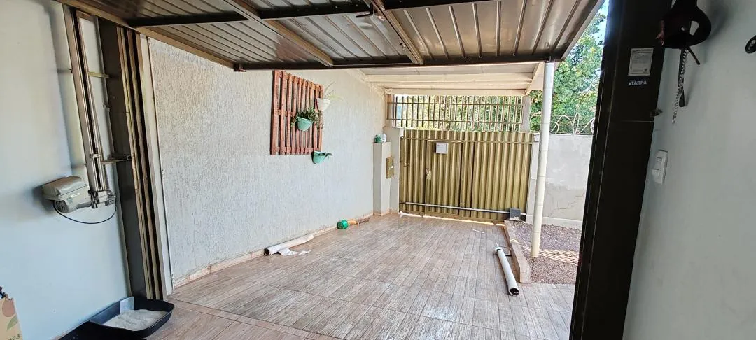 Imagem Casa à venda em Cascavel, Santa Cruz - Portão eletrônico, Quintal, Rua Asfaltada