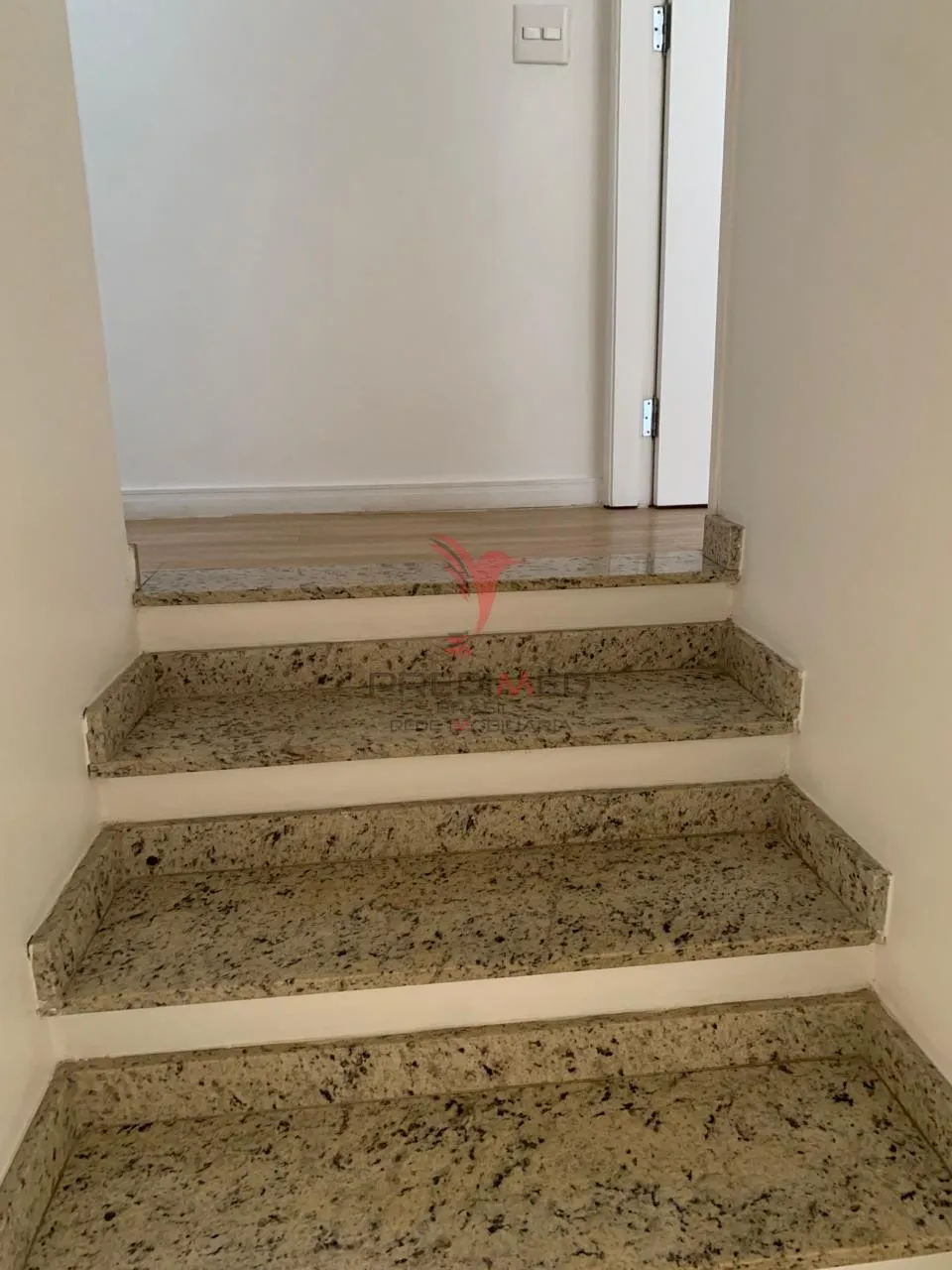 Imagem Vendo casa com 200 mts2, 4 Quartos( 2 Suites ) em condomínio fechado no Morumbi. SP