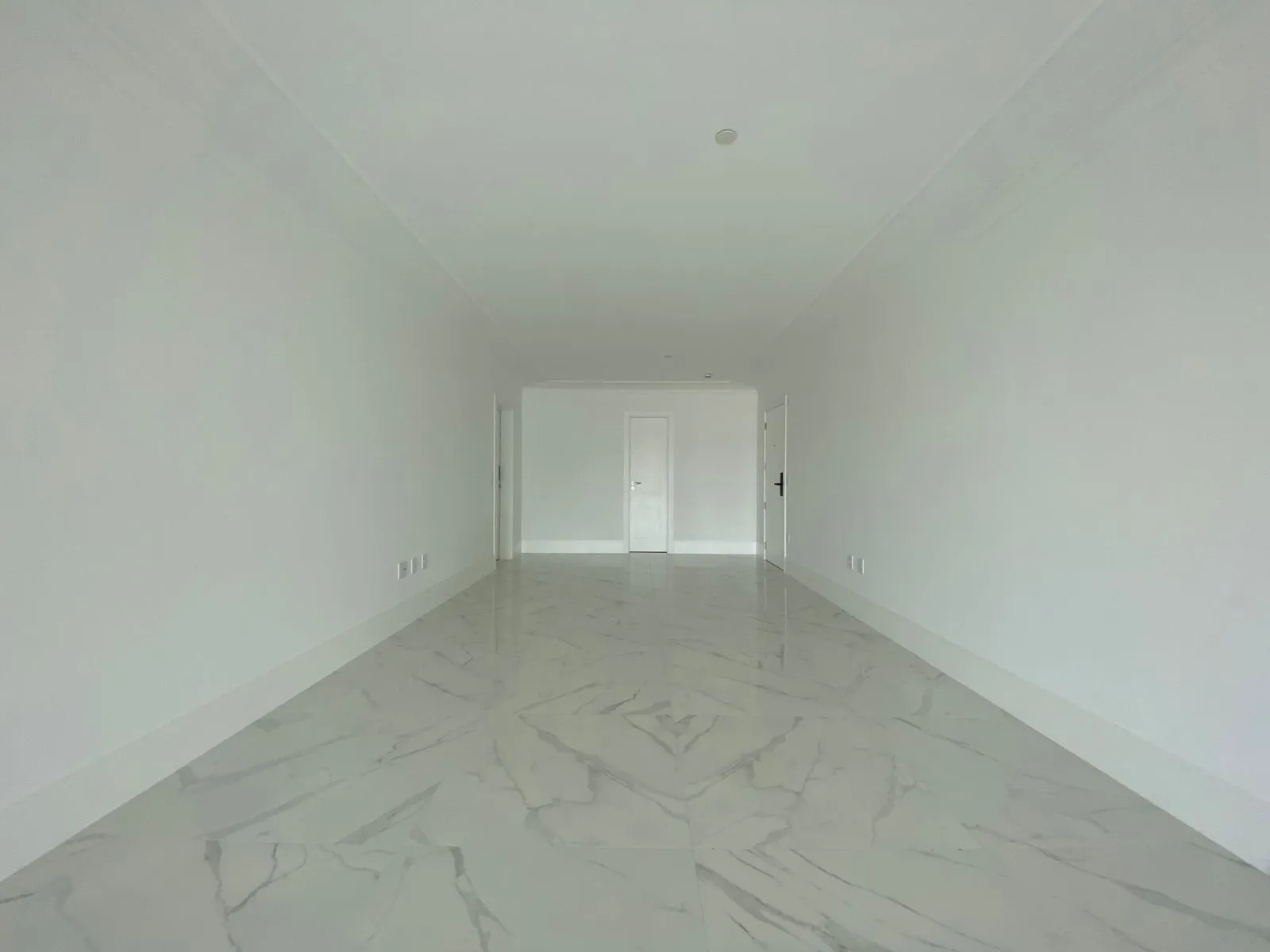 Imagem Apartamento com vista para o mar à venda com 185m2 por R$ 3.690.000,00