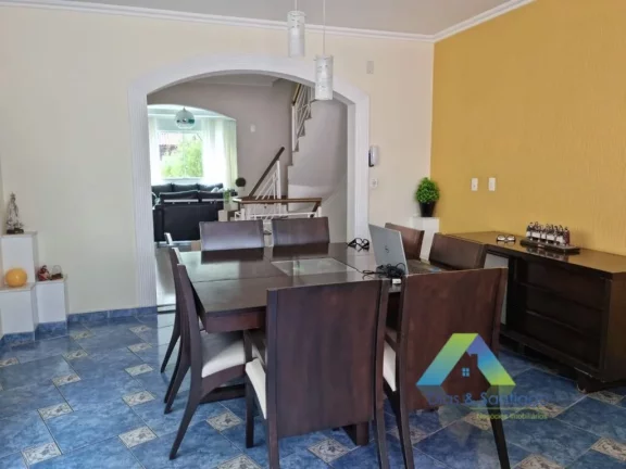 Imagem Sobrado com 3 Quartos e 3 banheiros à Venda, 250 m² por R$ 739.900