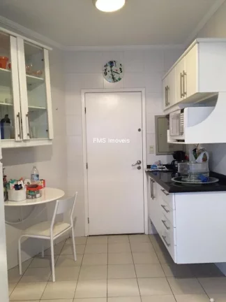 Imagem Apartamento à venda na Vila Andrade, São Paulo-SP: 3 quartos, 1 suíte, 3 salas, 3 banheiros, 2 vagas e 200m² de área.