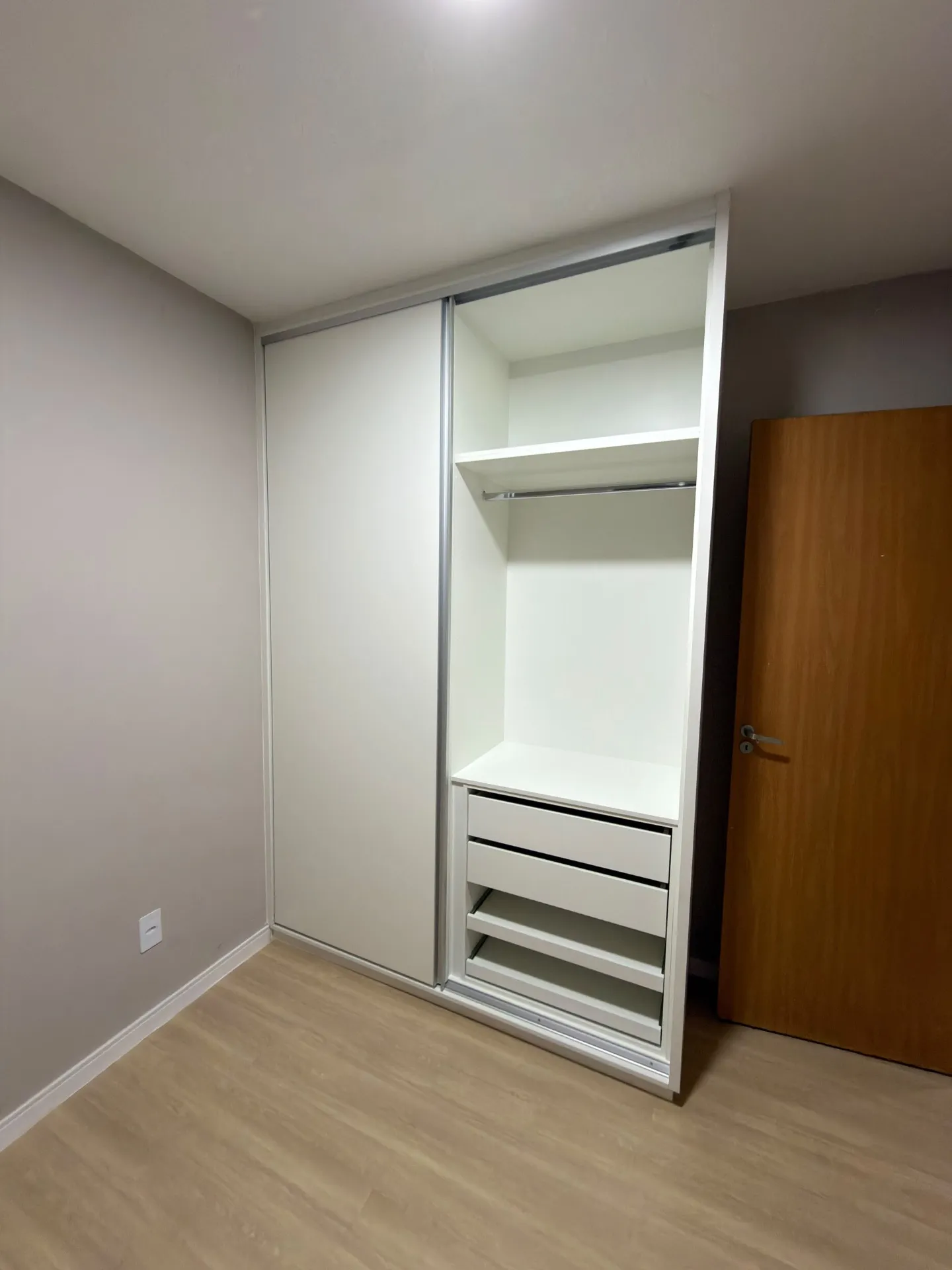 Imagem Apartamento, condomínio Chapada da Costa , 2 quarto mobiliado