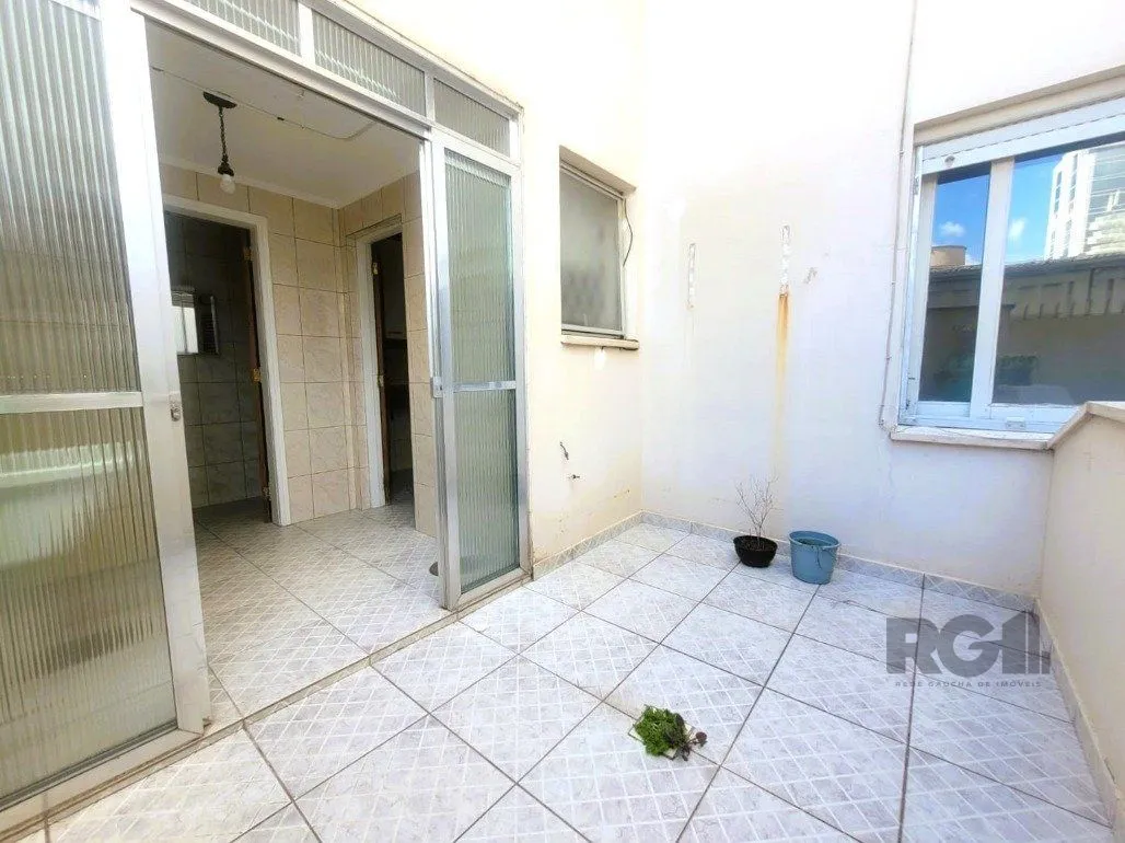 Imagem Excepcional apto. com excelente localização, na Rua Gomes Jardim 2 quartos com vaga.