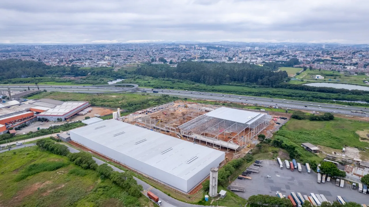 Imagem Aluguel de Galpão Industrial em Condomínio em Guarulhos-SP, Jardim Santo Afonso: 23 vagas, 3.771,16 m² de área.