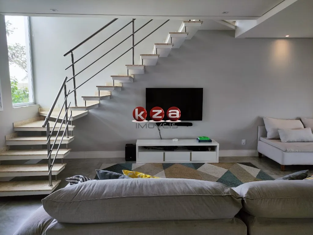 Imagem Imperdível! LInda Casa em condomínio na cidade de Valinhos-SP, : 3 quartos, 1 suíte, 2 salas, 2 banheiros, 2 vagas de garagem, 210m².