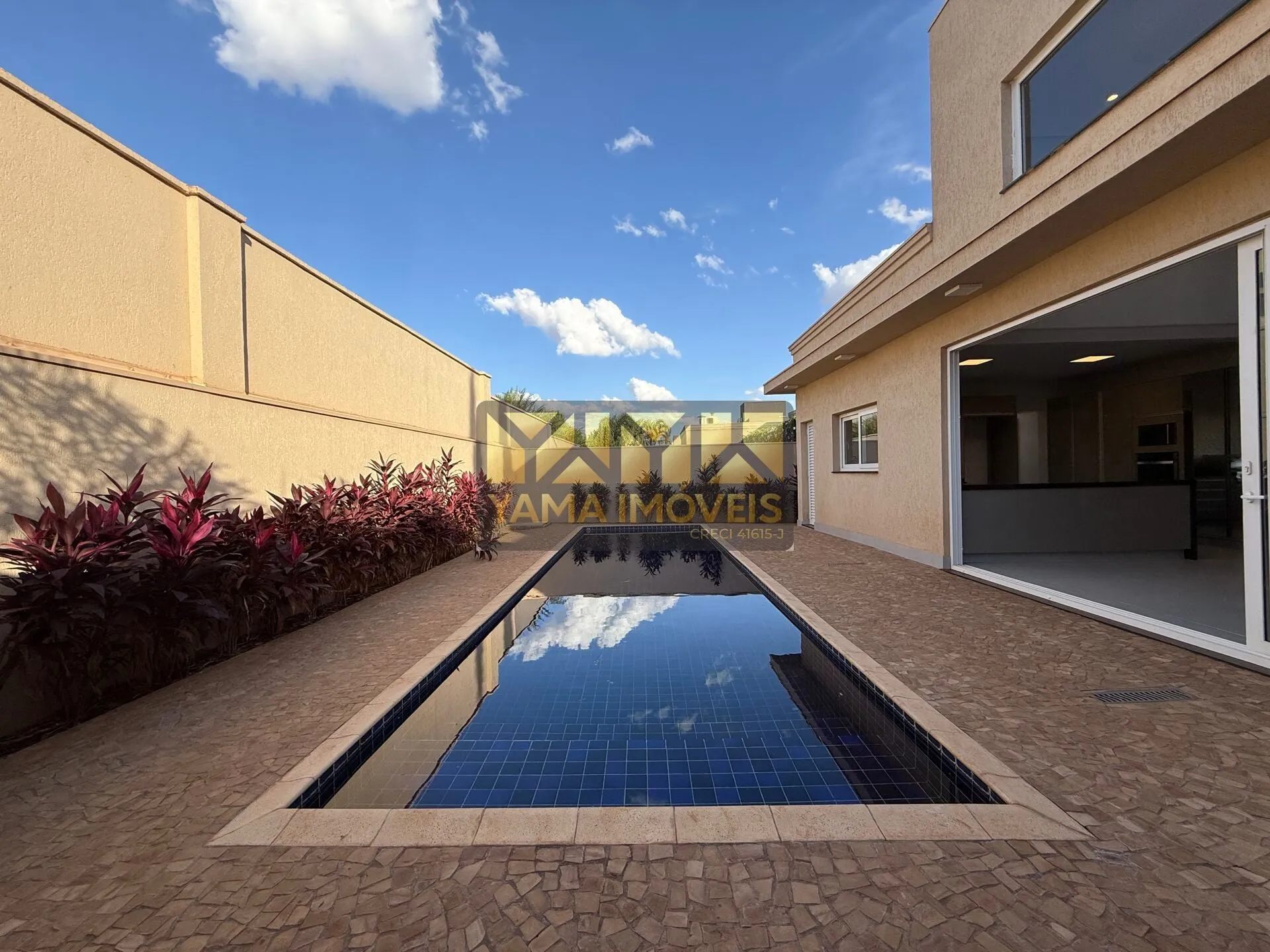 Imagem Condomínio Bela Vista - Casa Térrea no Condomínio Bela Vista - 4 Suítes - Piscina - Jardim Olhos D'Água