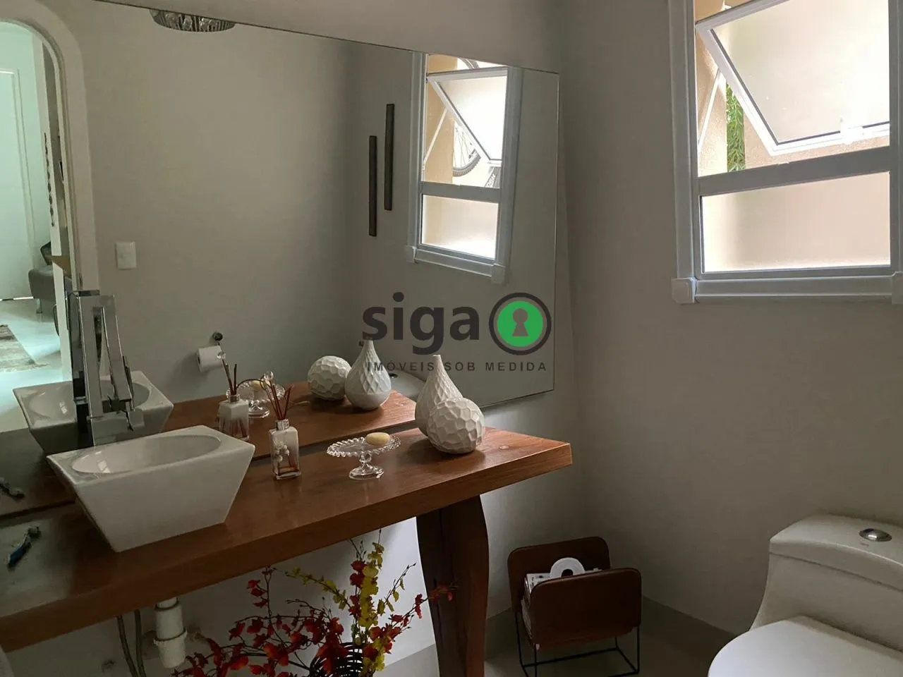 Imagem Exclusividade e Elegância no Condomínio Granja do Morumbi Casa de 4 Suítes à Venda