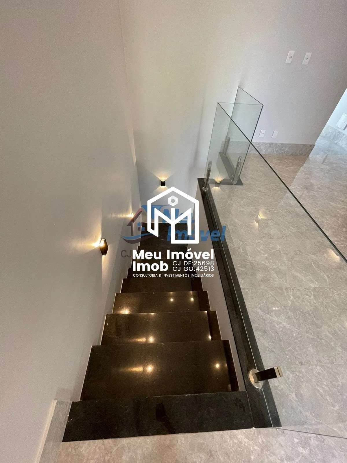 Imagem Casa 4 Quartos 4 suítes Alto Padrão 2 Vagas 260m² Arniqueira
