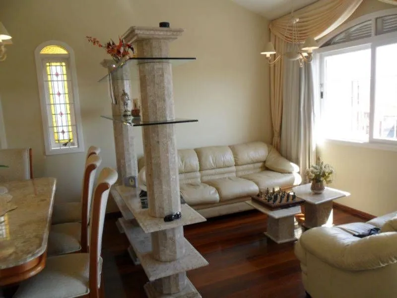 Imagem Casa para Venda - 348m², 3 dormitórios, sendo 1 suites, 2 vagas - Medianeira