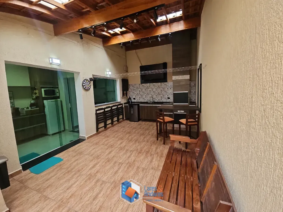 Imagem Sobrado para venda em Vila Ivone com 3 quartos, sendo 1 suíte, 178m²